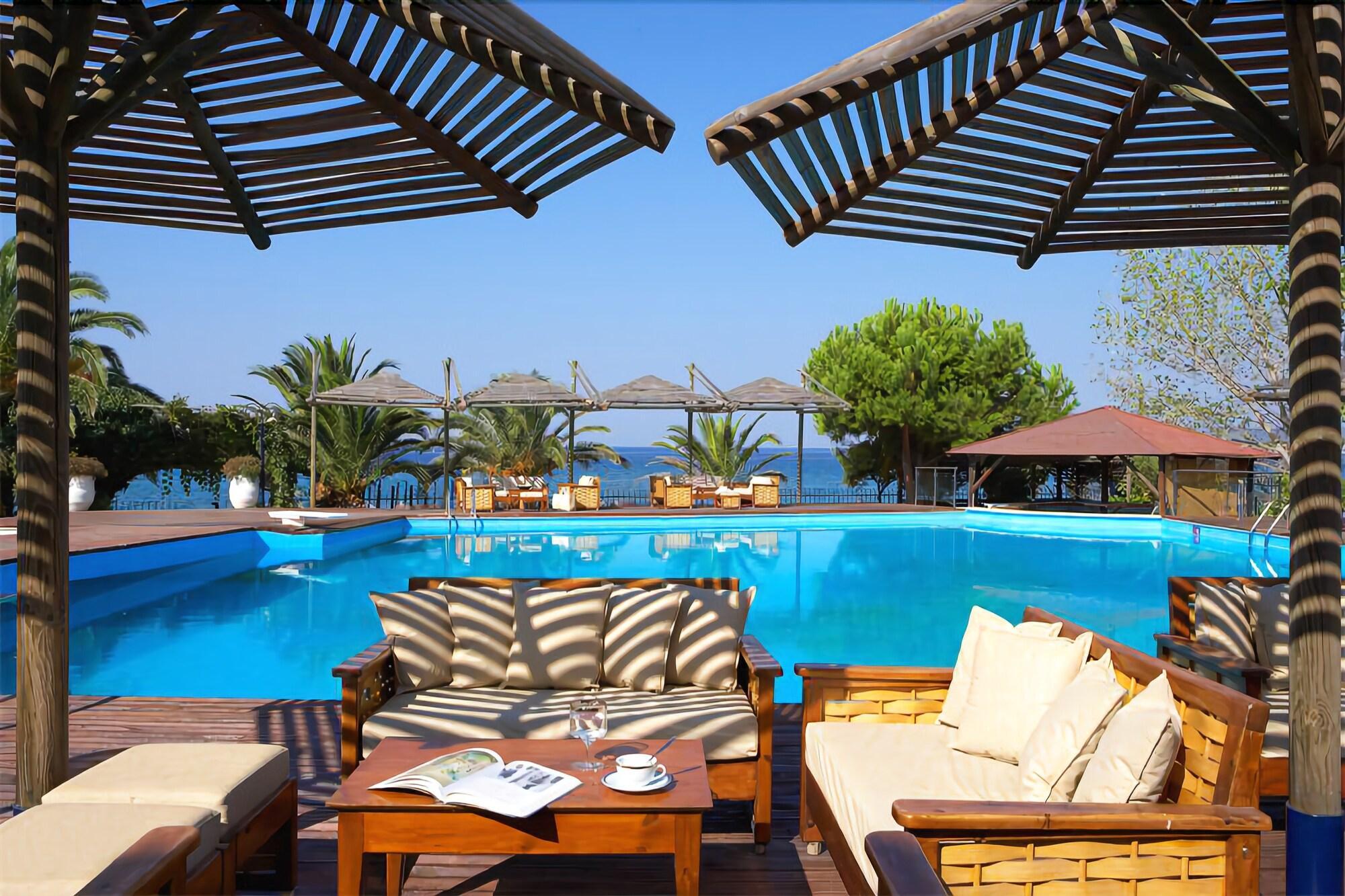Kamari Beach Hotel Potos Exterior photo